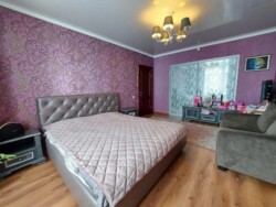 3-��������� �������� � 90 �² � 10/13 ����, ����������� � ���-������ ���� 7