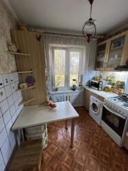 3-��������� �������� � 60 �² � 4/4 ����, ������ ���� 28 � ��������� ���� 15