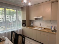 2-��������� �������� � 43,1 �² � 3/7 ����, �������� ������ 169 ���� 20