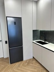 4-��������� �������� � 110 �² � 8/11 ����, ��������� 84/2 ���� 15