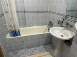 3-��������� �������� � 65 �² � 4/5 ����, ��� �������-2, ����������� 40/1 ���� 14