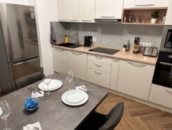 1-��������� �������� � 42.7 �² � 10/12 ����, ������ ����� 165 � ���� - ������ ����� ���� 4