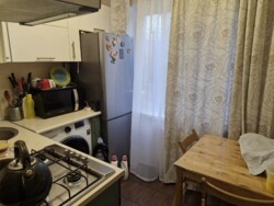 3-��������� �������� � 60 �² � 1/4 ����, ���������� 97 � ���������� �������� ���� 9