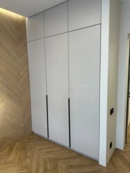 4-��������� �������� � 110 �² � 8/11 ����, ��������� 84/2 ���� 22