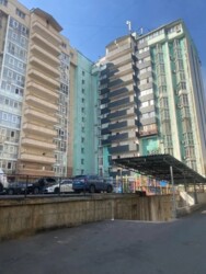 3-��������� �������� � 90 �² � 10/13 ����, ����������� � ���-������ ���� 19