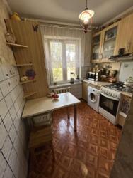 3-��������� �������� � 60 �² � 4/4 ����, ������ ���� 28 � ��������� ���� 12