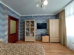 3-��������� �������� � 90 �² � 10/13 ����, ����������� � ���-������ ���� 14