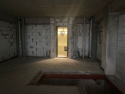 3-��������� �������� � 84 �² � 1/4 ����, ��� �����, ������� 24/1-24/10 ���� 8