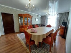 3-��������� �������� � 90 �² � 10/13 ����, ����������� � ���-������ ���� 4