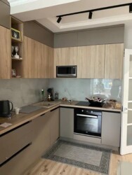 4-��������� �������� � 100 �² � 8/10 ����, ���� �� 285/8 ������ 9 ���� 7