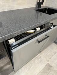 2-��������� �������� � 56.5 �² � 1/13 ����, ���� �� 189/3 � �������� ���� 16