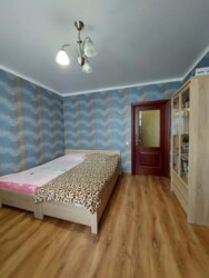 3-��������� �������� � 90 �² � 10/13 ����, ����������� � ���-������ ���� 12