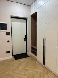 3-��������� �������� � 90 �² � 5/13 ����, ���������� 533 � ������� �� ���� 13