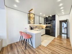 Продается квартира Алматы, Алмалинский р-н, Толе би, 189/3 фото 1 Продается квартира Алматы, Алмалинский р-н, Толе би, 189/3 фото 1