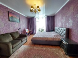 3-��������� �������� � 90 �² � 10/13 ����, ����������� � ���-������ ���� 8