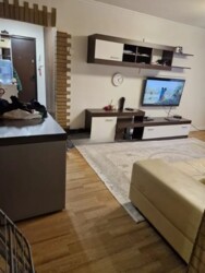 3-��������� �������� � 60 �² � 1/4 ����, ���������� 97 � ���������� �������� ���� 14